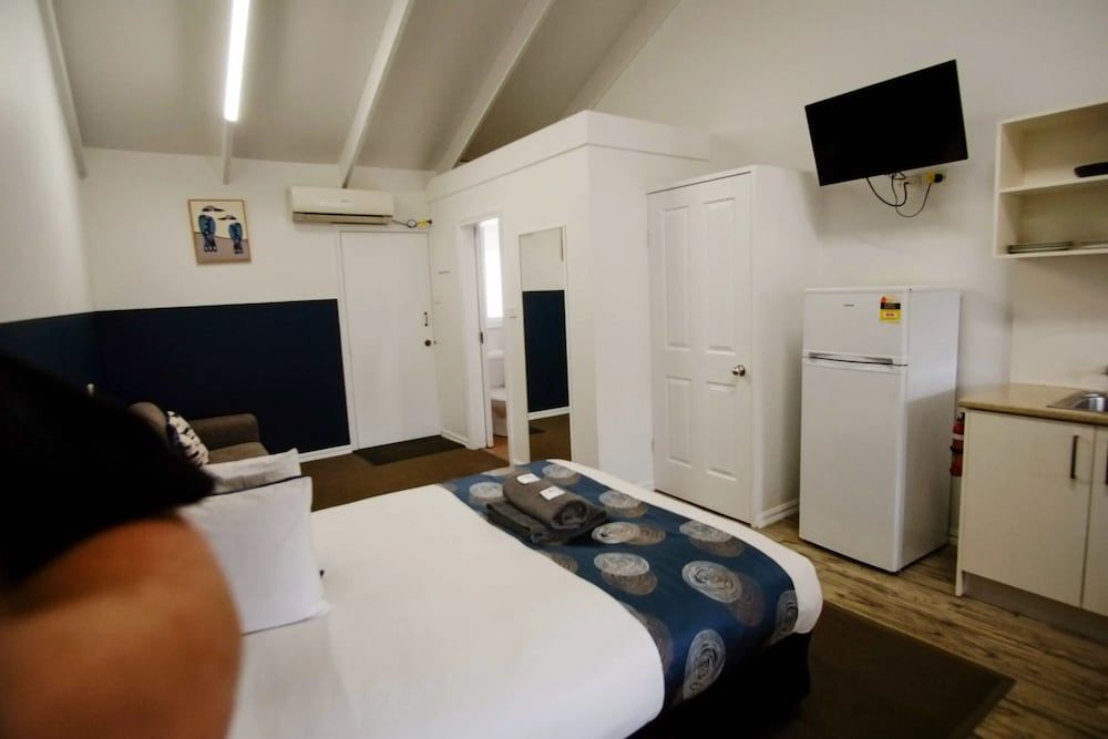 Canberra Ave Villas Standard Double Room 2