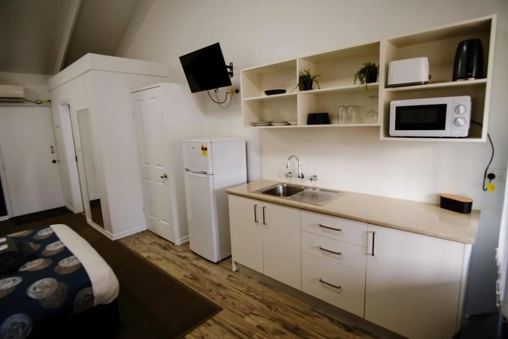 Canberra Ave Villas Standard Double Room 6