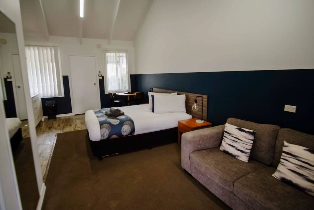 Canberra Ave Villas Standard Double Room 3