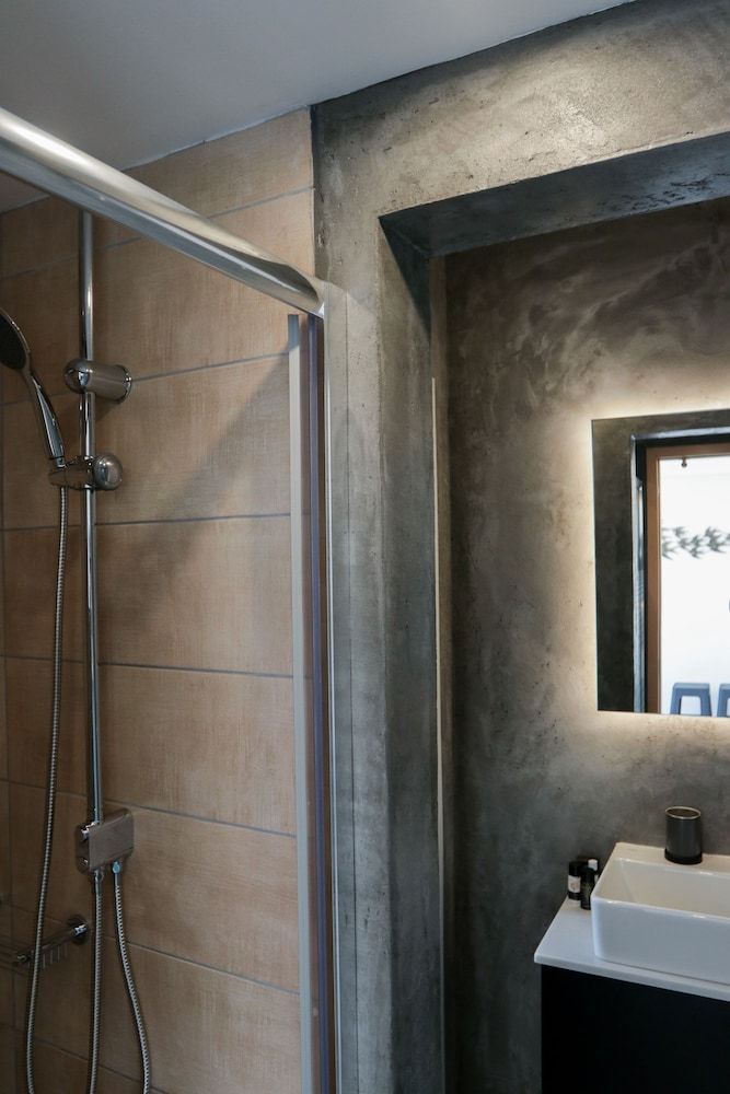 undefined V36 Suites 6