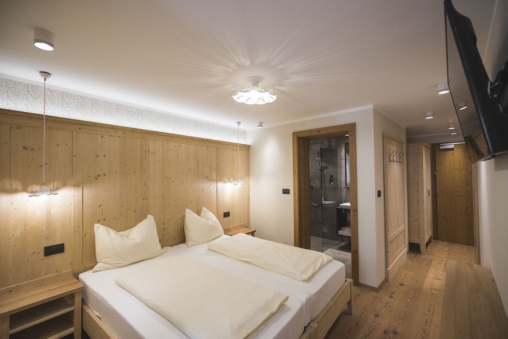 Junior Suite, Balcony, Courtyard Area (Sofia)