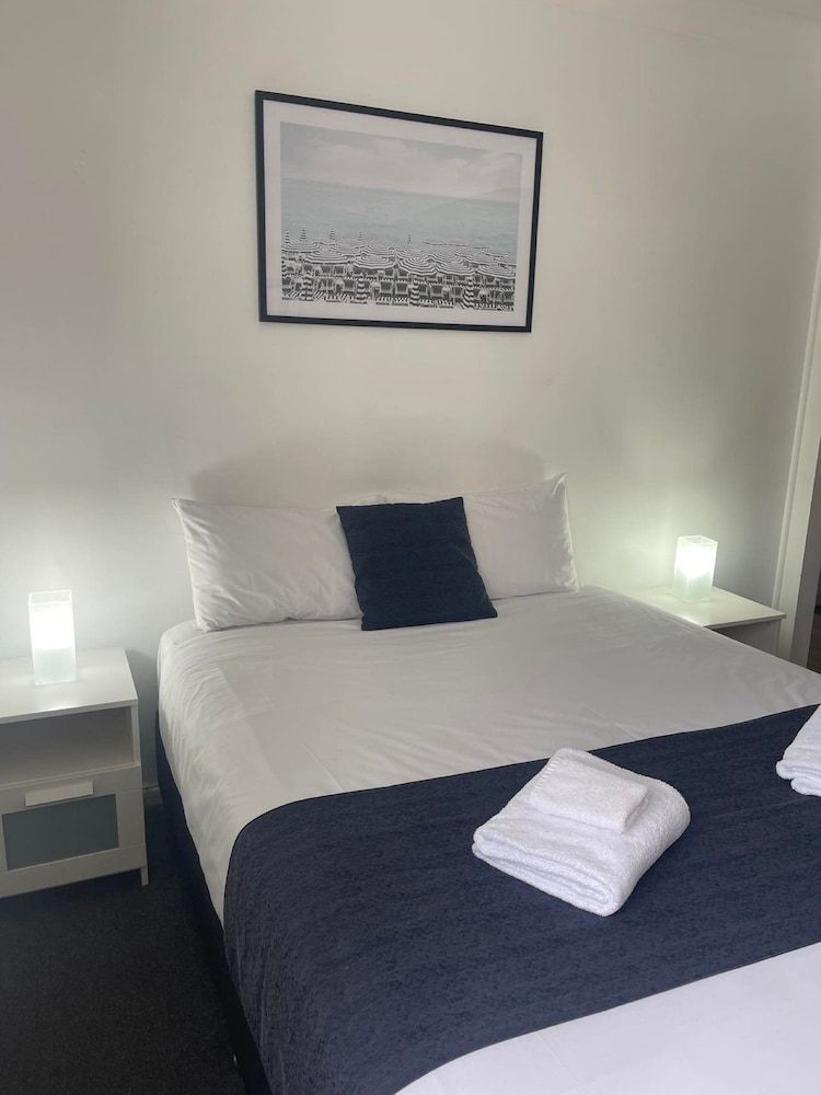 Forster Motor Inn Queen Room 2