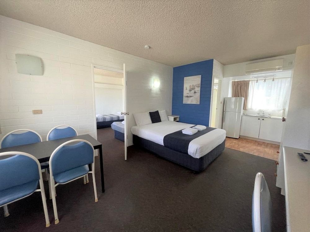 Forster Motor Inn Large Family Room, 2 Bedrooms 3