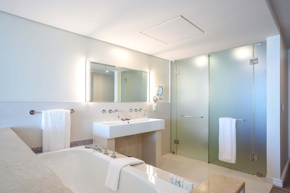 Blaauwberg Beach Hotel Sea Facing Table Mountain King Room 4