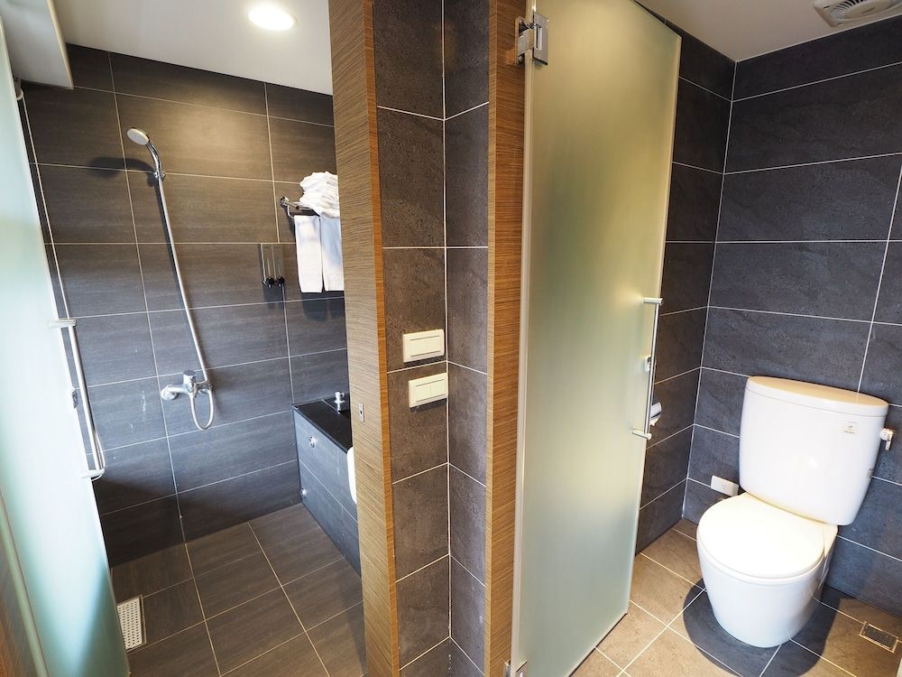 Kailan Hotel Deluxe Quadruple Room 5