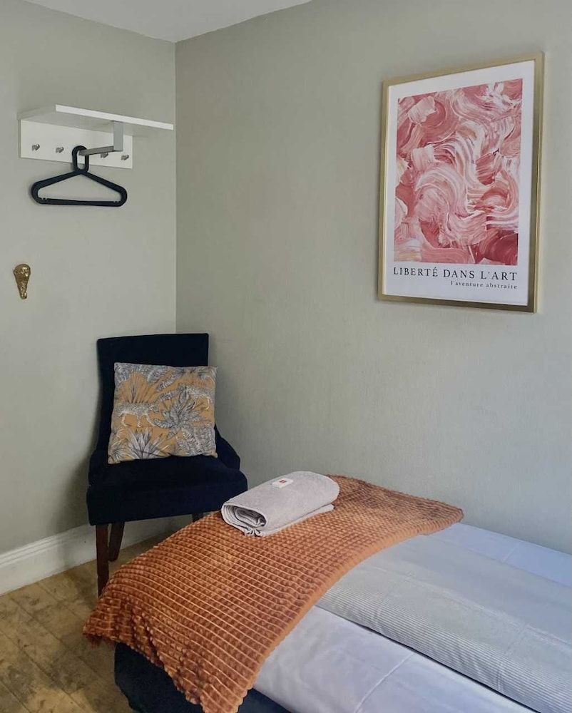 Lilla Brunn - Hostel Basic Twin Room, Shared Bathroom 4