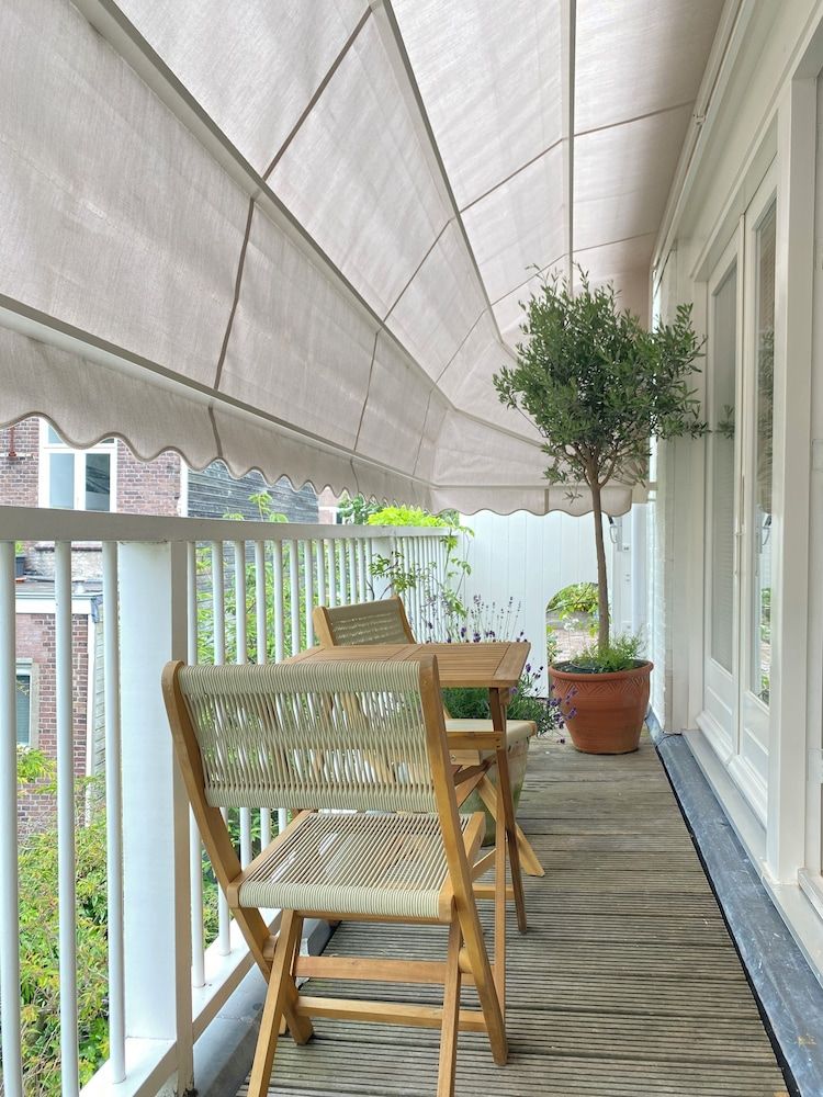 Bed and Breakfast Amsterdam Family Suite, Kitchen, Canal View 11