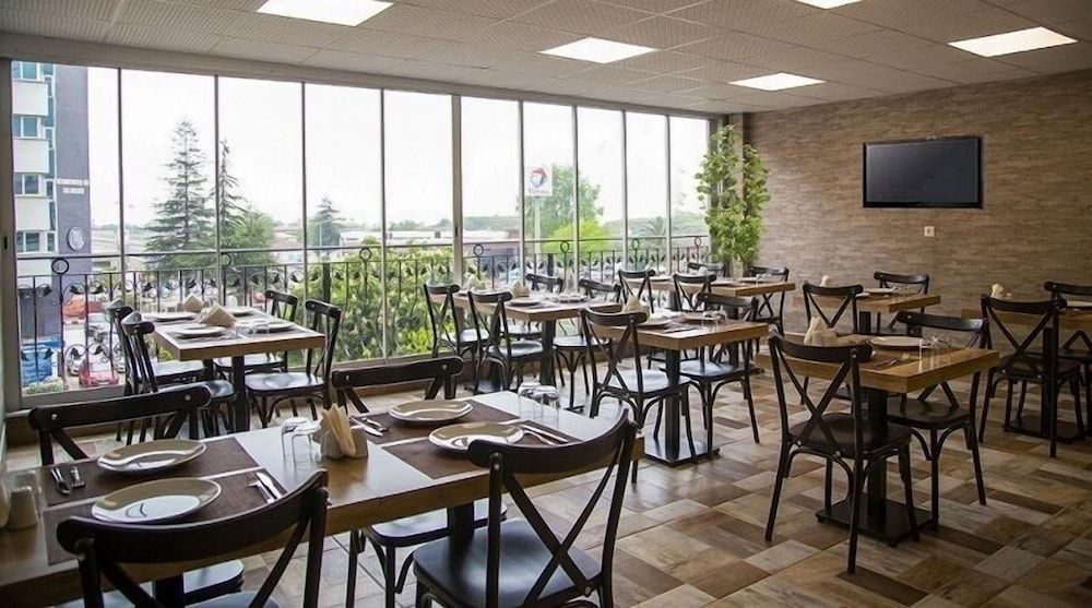 undefined Uzer Otel 7