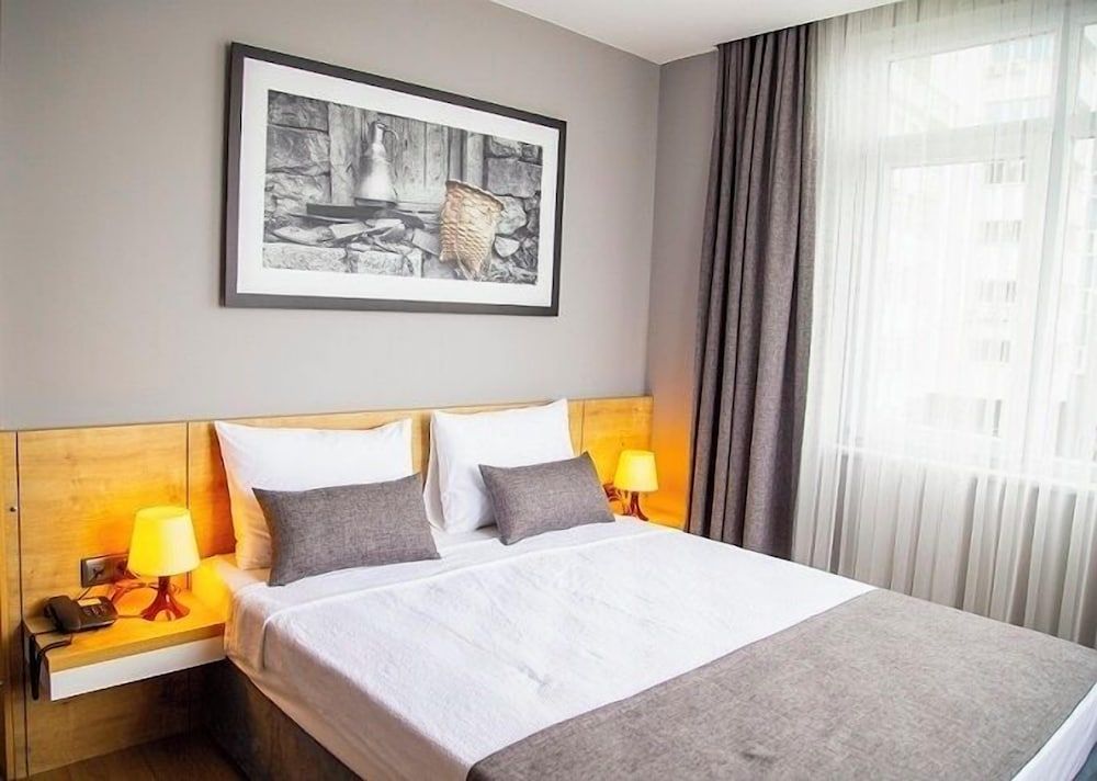 undefined Uzer Otel 4