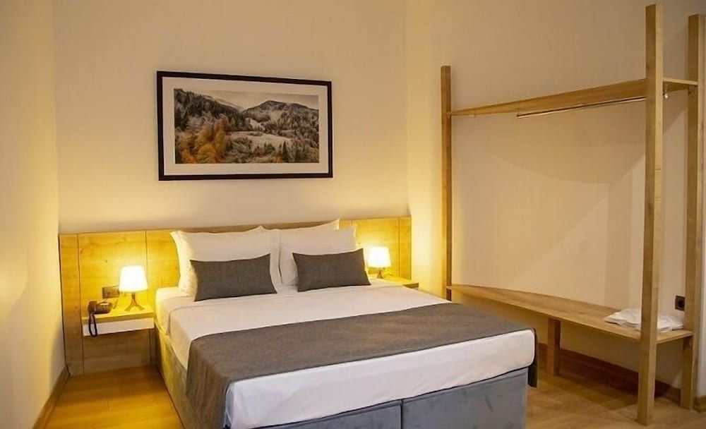 undefined Uzer Otel 3