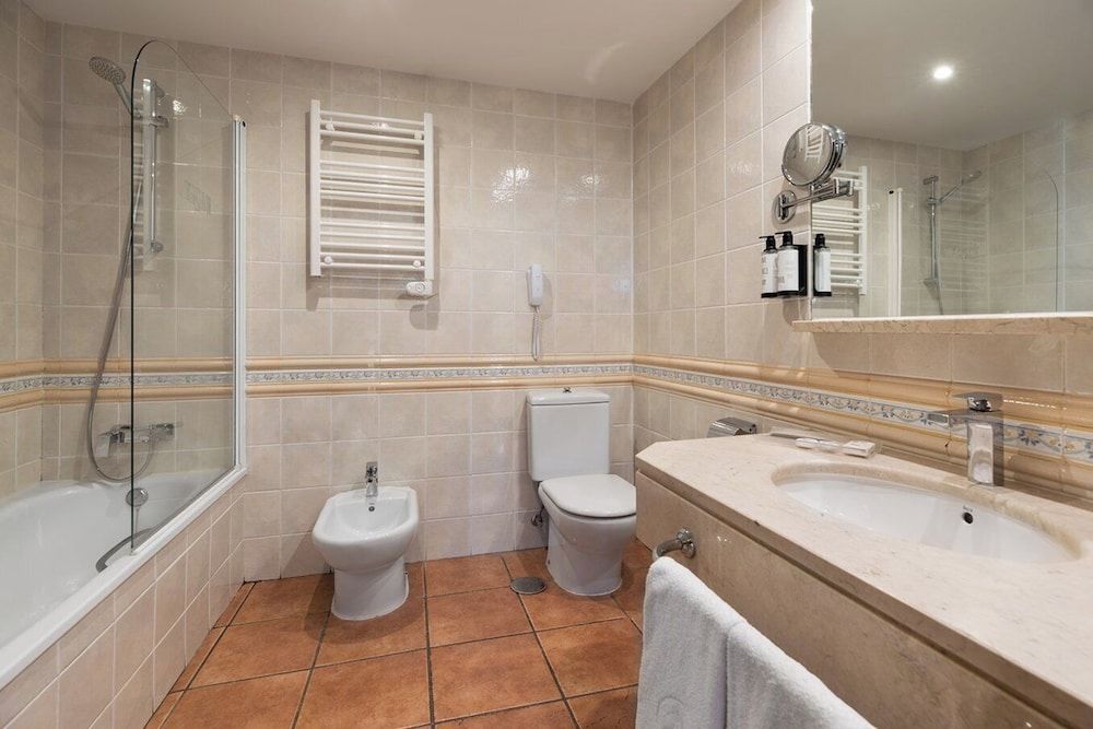 Hotel Exe Alfonso VIII Triple Room 6