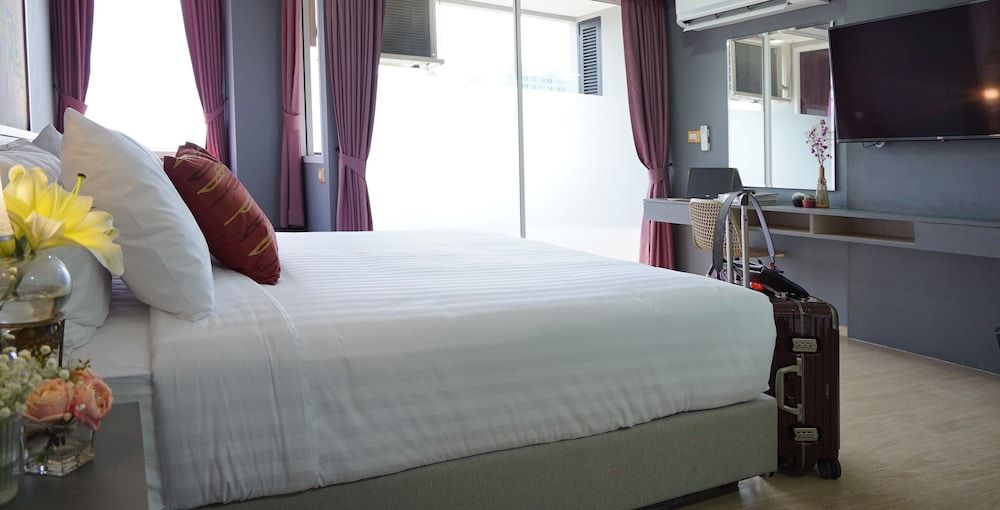 undefined The Qube Fifty Hotel