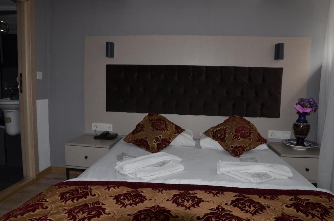 undefined The Lola Hotel 4