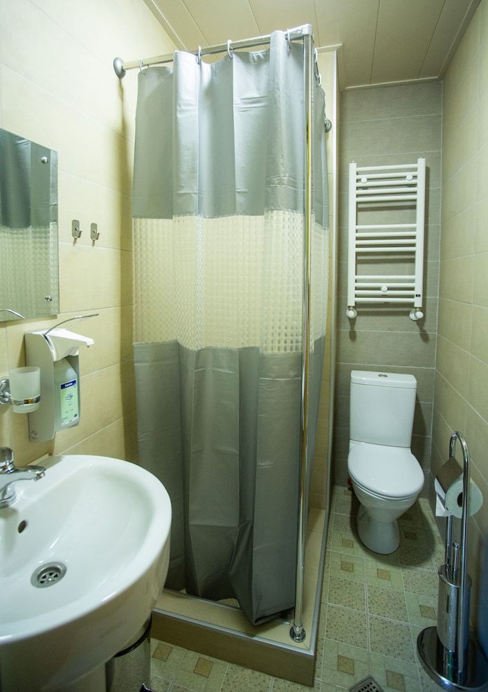 Mariam R Standard Triple Room 6