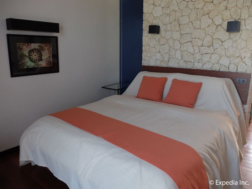 Watercolors Boracay Dive Resort Penthouse, City View, Beachside 2