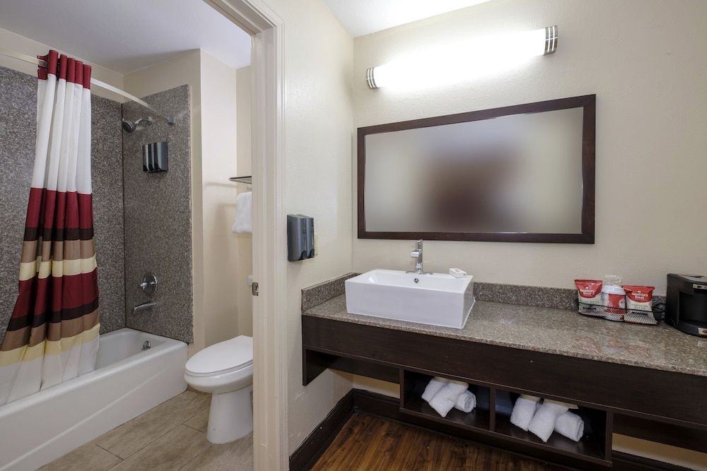 Red Roof Inn PLUS+ Hammond Premium Room, 1 King Bed (Upgraded Bedding & Snack, Smoke Free) 7