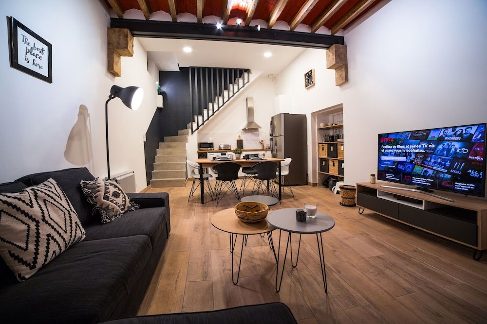 City Double Room, Shared Bathroom (LGC habitat chambre 3)