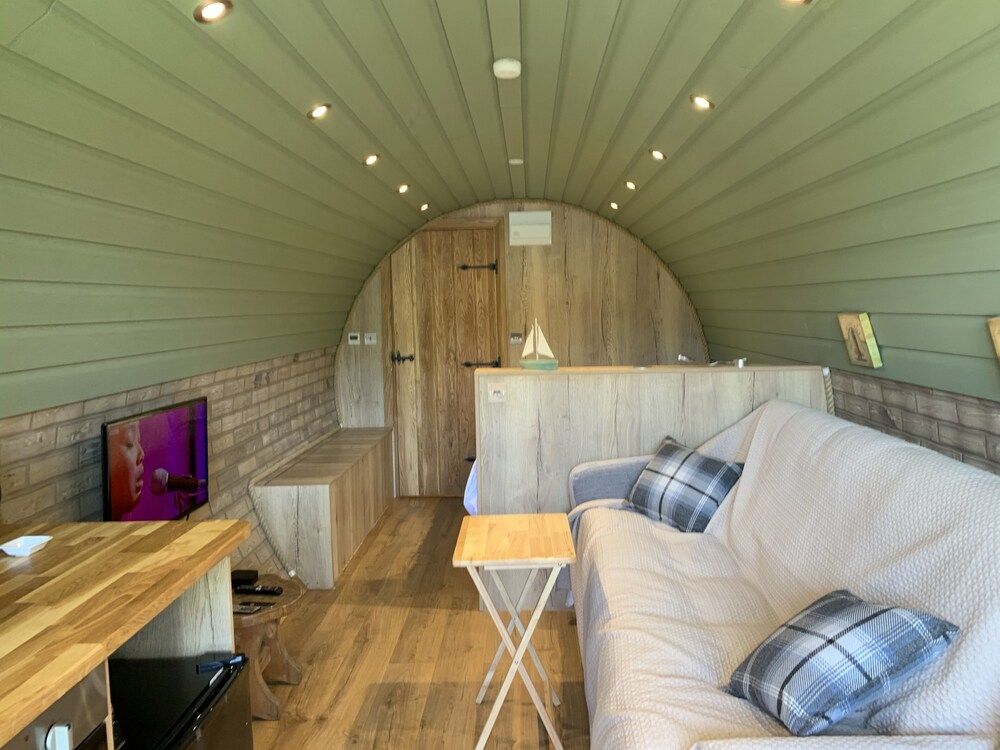 Cosy Escape Heated Luxury pod With hot tub Apartment 24