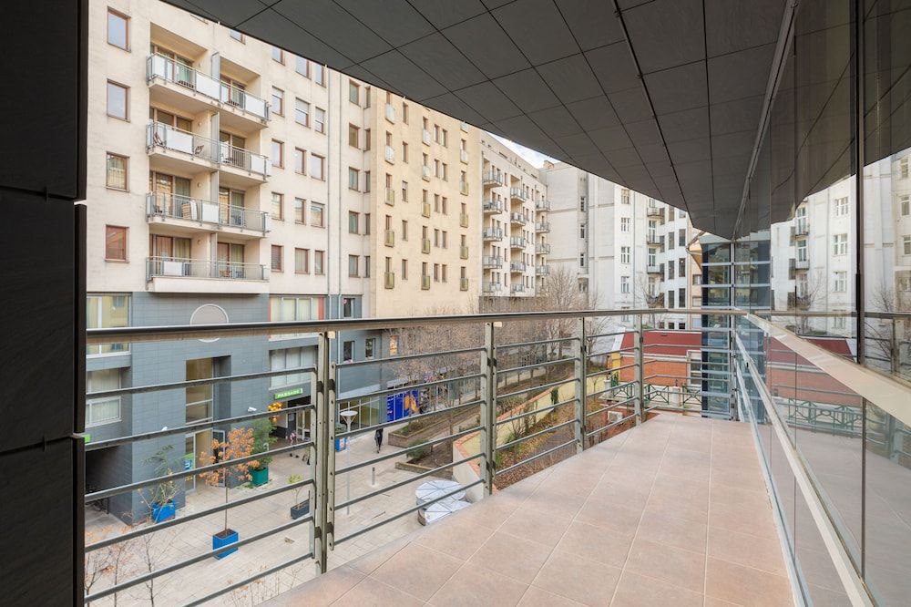 undefined Vagabond Downtown 6