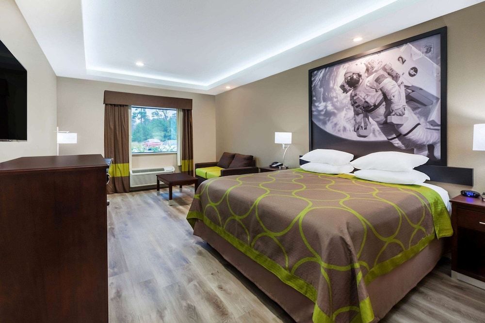 Standard Room, 1 King Bed, Accessible, Non Smoking (Mobility)