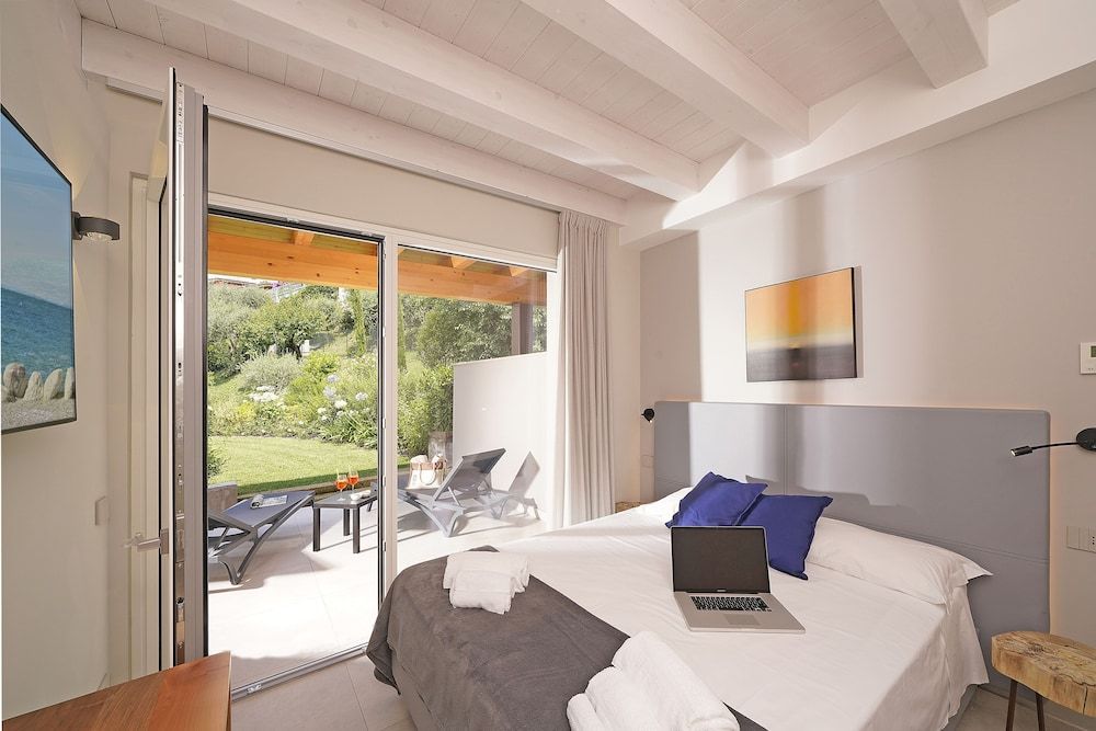 Lamasu RioVerde - Lago di Garda Deluxe Apartment, 2 Bedrooms, Partial Lake View, Garden Area 4
