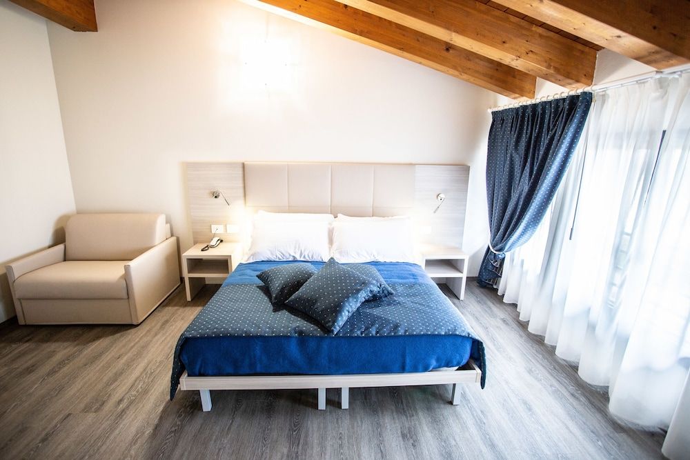 Home Hotel Double Room 2