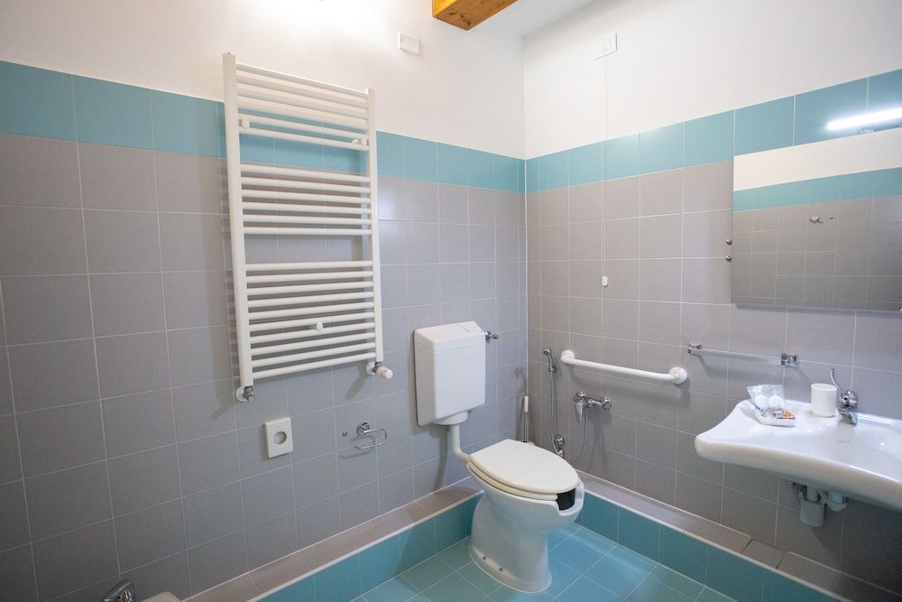 Home Hotel Twin Room 6