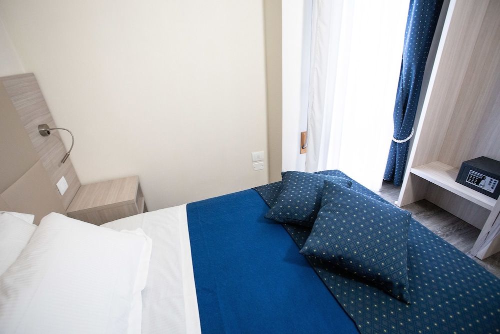 Home Hotel Single Room 4