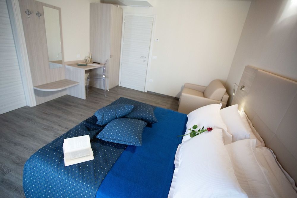 Home Hotel Double Room 5