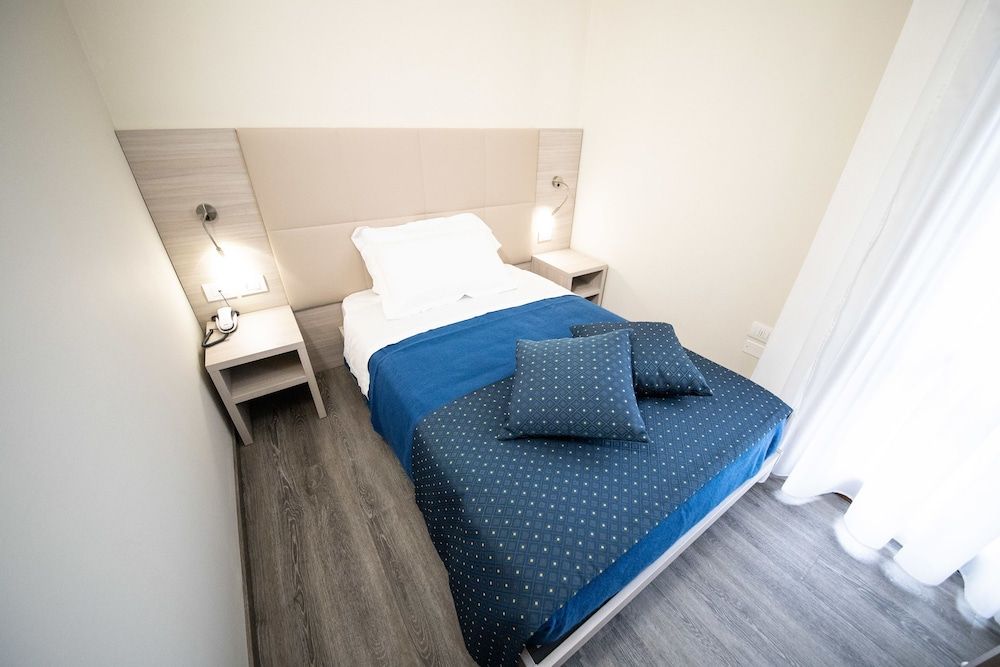 Home Hotel Single Room