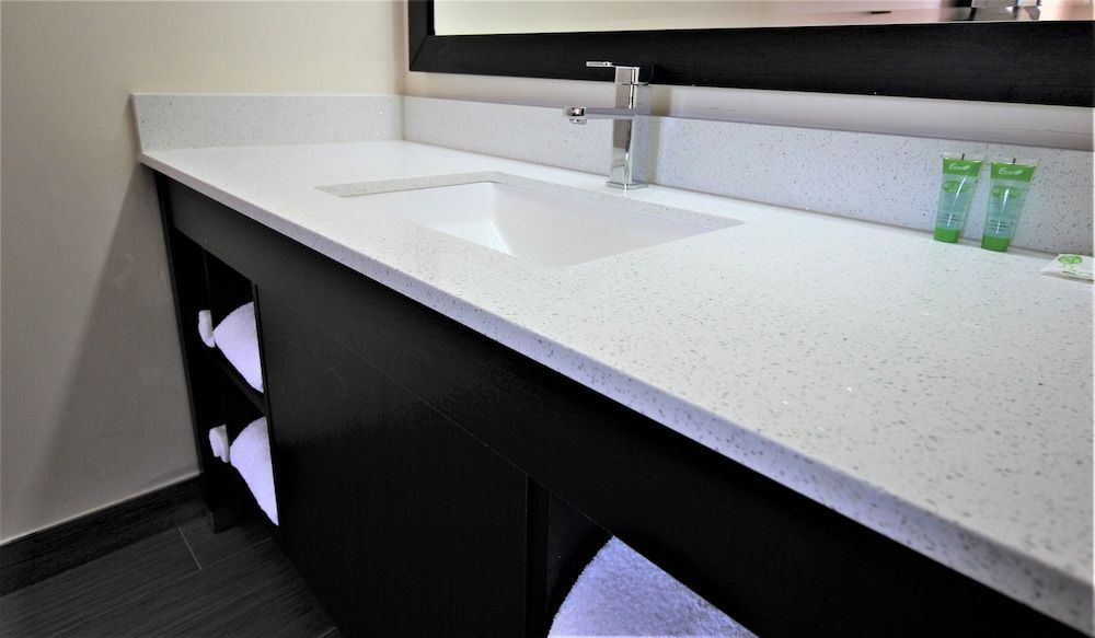 Travel Inn Standard Room, 2 Queen Beds, Non Smoking 9