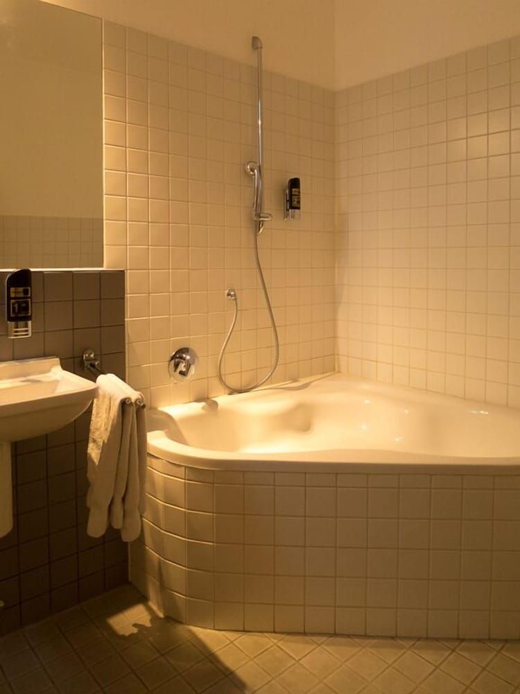 undefined Hotel Monte Christo 3