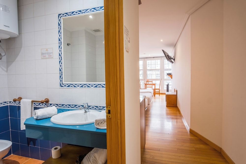 Apartamentos Alda Porta do Sol Studio, 3 Twin Beds 9