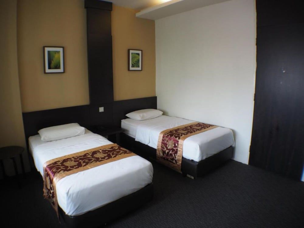 undefined L Hotel @ Broadway 3