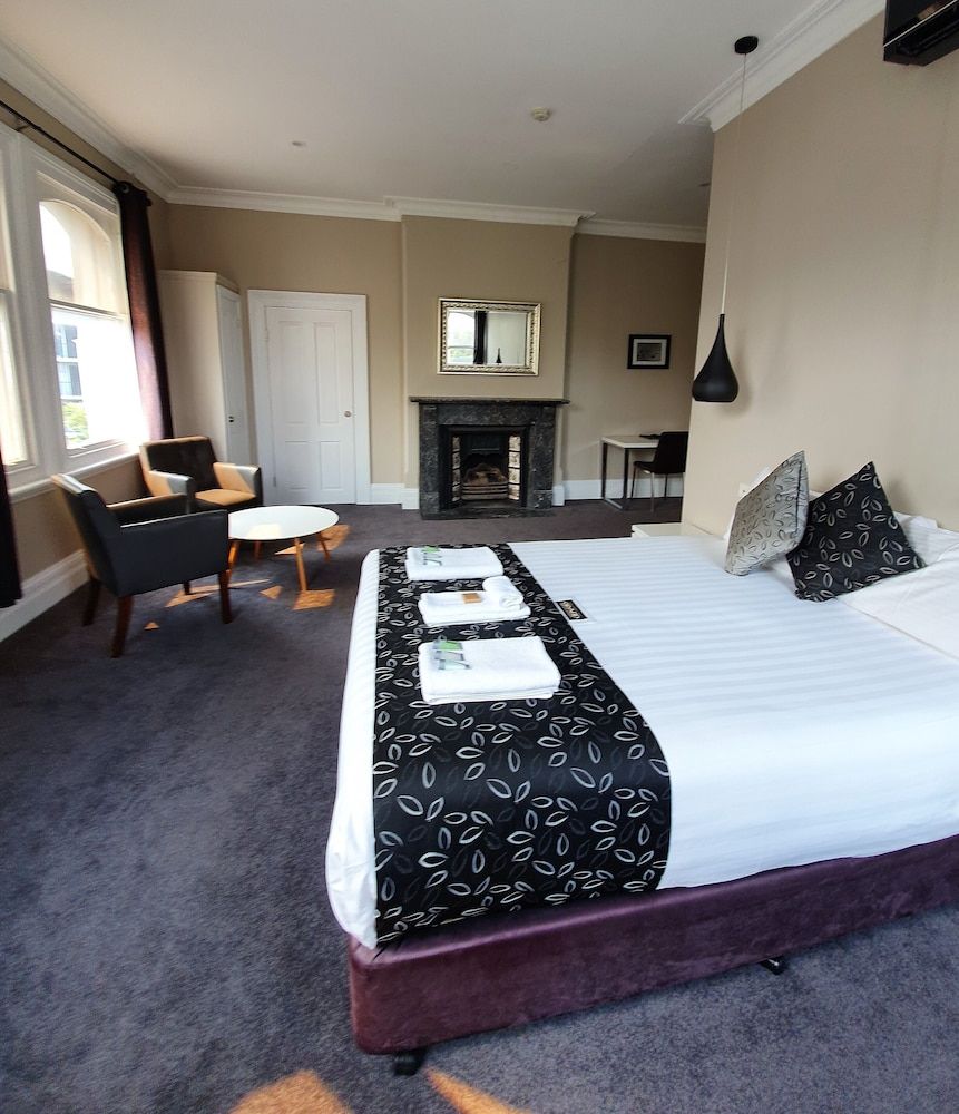 Queen Room 15 Top Floor (Stair Access Only)