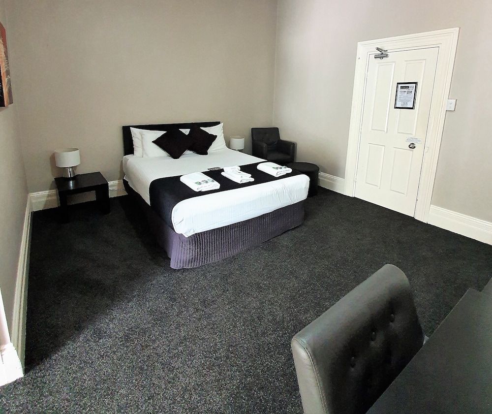 Queen Room 6
