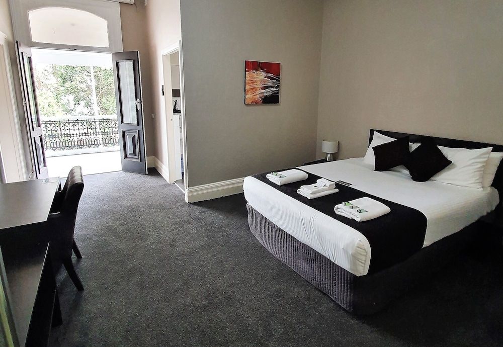 Queen Room 6