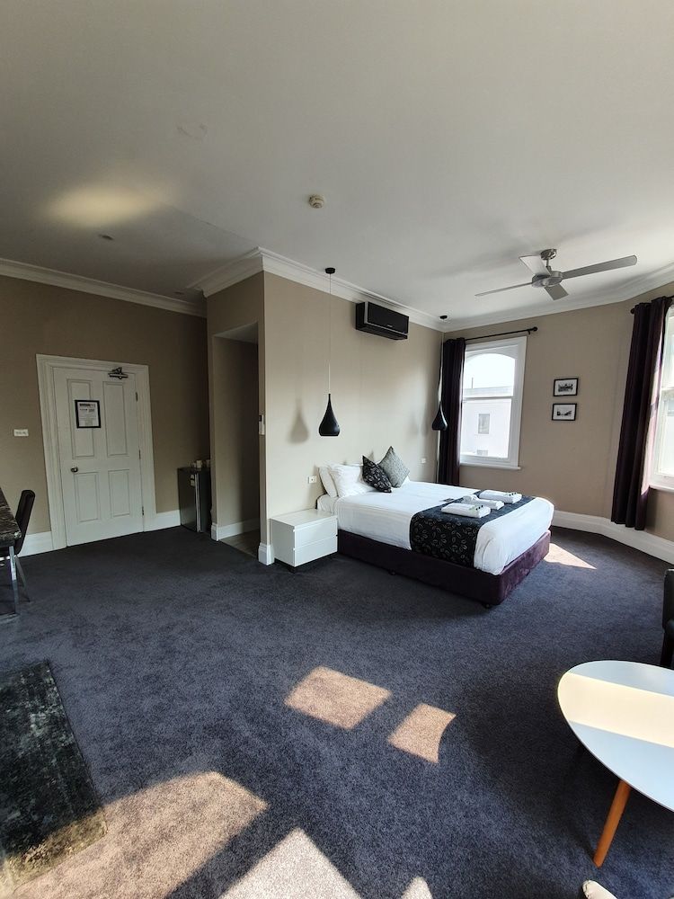 Queen Room 15 Top Floor (Stair Access Only)