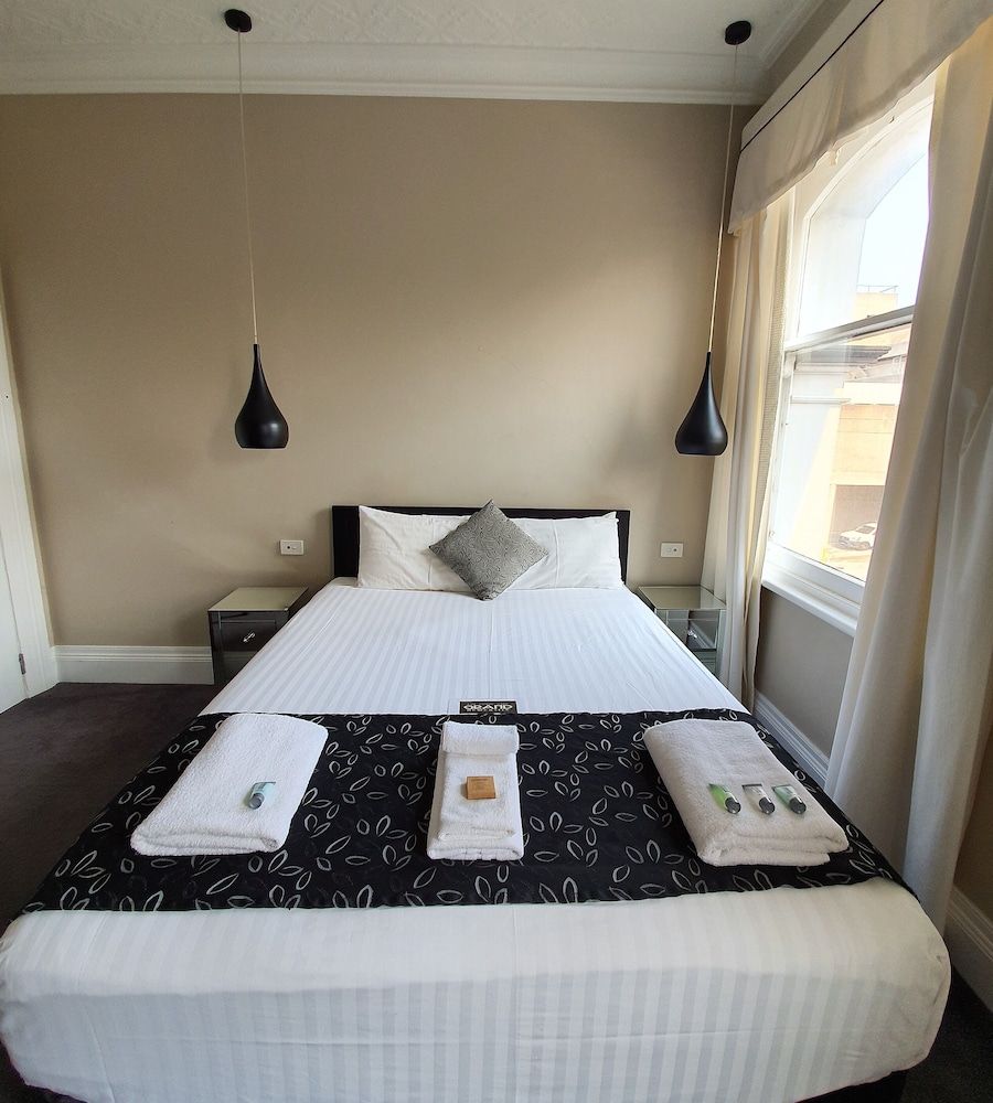 Queen Room 16 Top Floor (Stair Access Only)