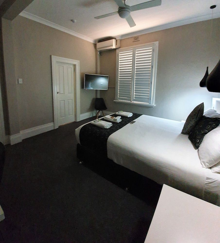 Queen Room 11 Top Floor (Stair Access Only)