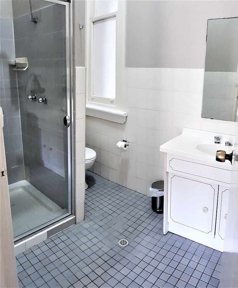 The Grand Hotel Newcastle Queen Room 4 4