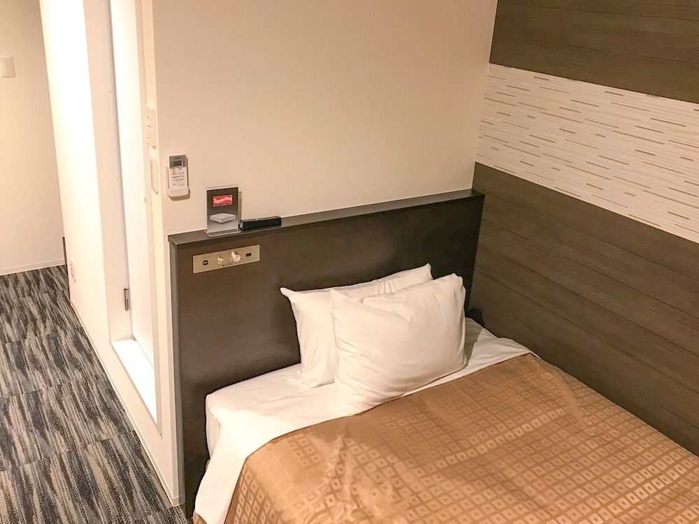 Single Room, Smoking