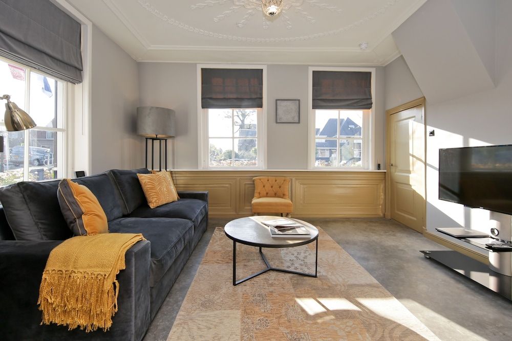 Hotel Suites Wilma J Comfort Suite (Golden Suite) 5