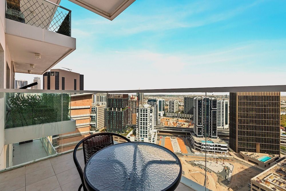 Unlock Metropolis Studio with Kitchen & Balcony 10