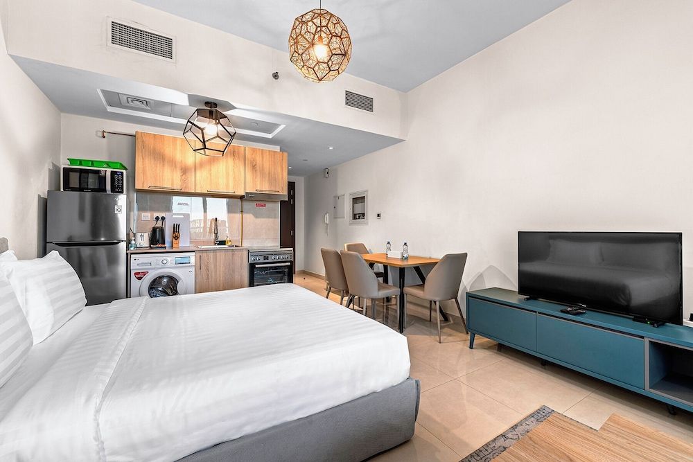 Unlock Metropolis Studio with Kitchen & Balcony 9