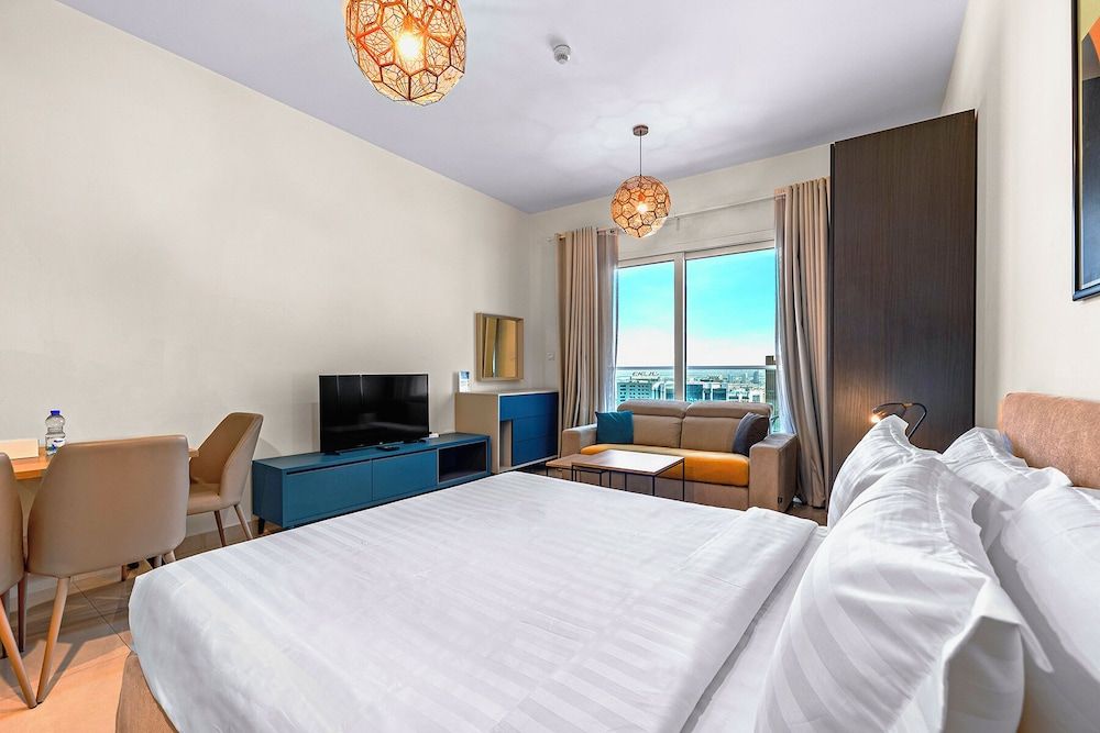 Unlock Metropolis Studio with Kitchen & Balcony 6