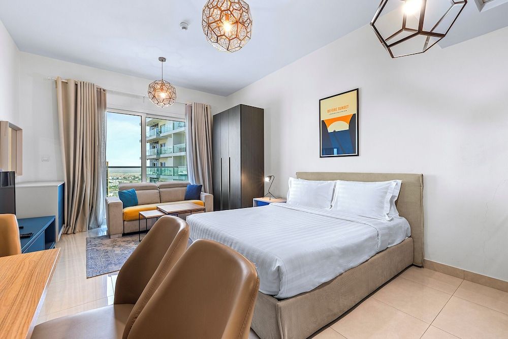 Unlock Metropolis Studio with Kitchen & Balcony 3