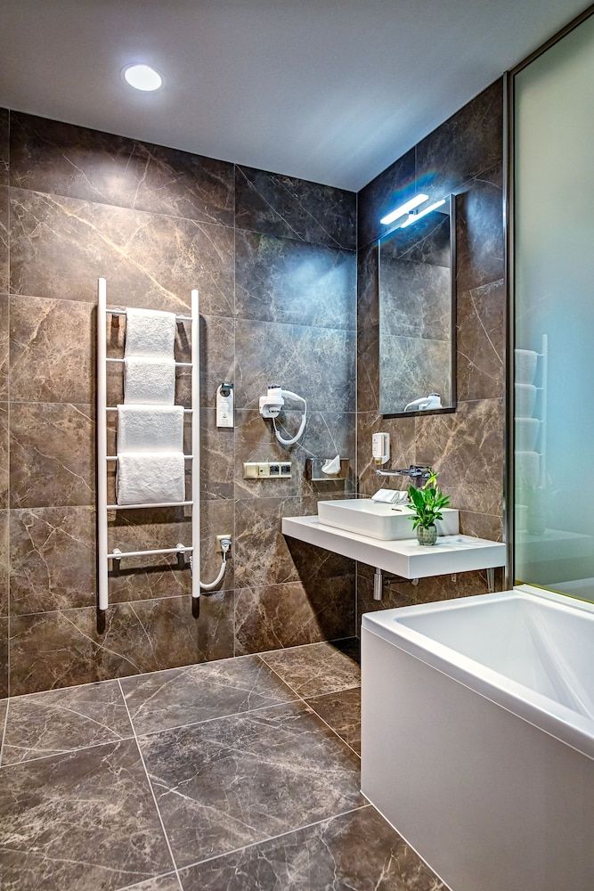 Haston Old Town Superior Double Room 2