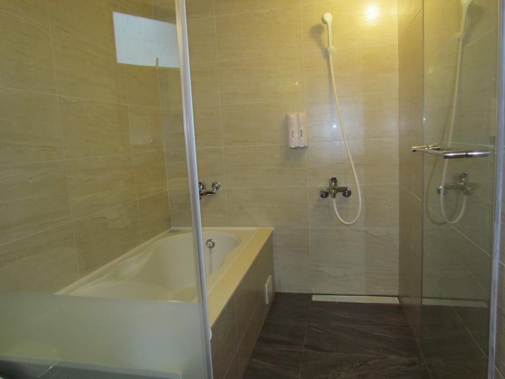 Deep Soaking Bathtub