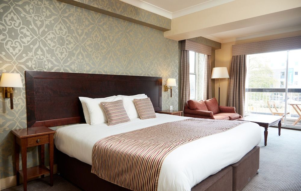 The Bell Hotel Thetford by Greene King Inns Standard Room (Feature) 2